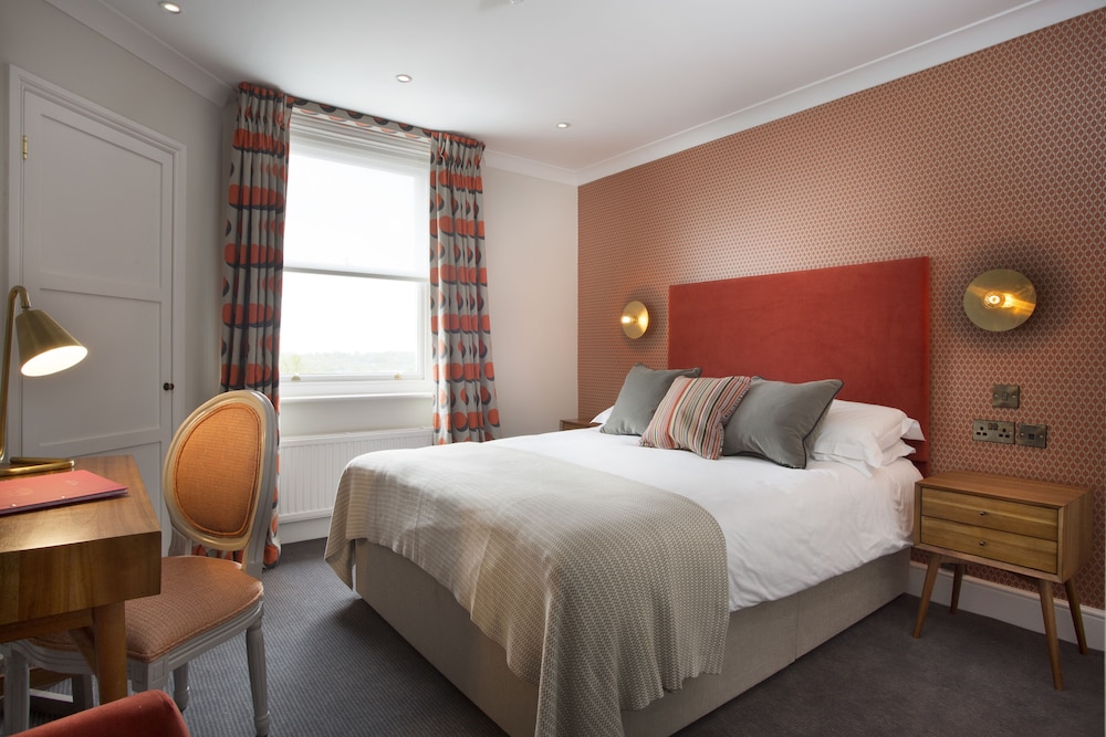 Royal Wells Hotel 13/71
