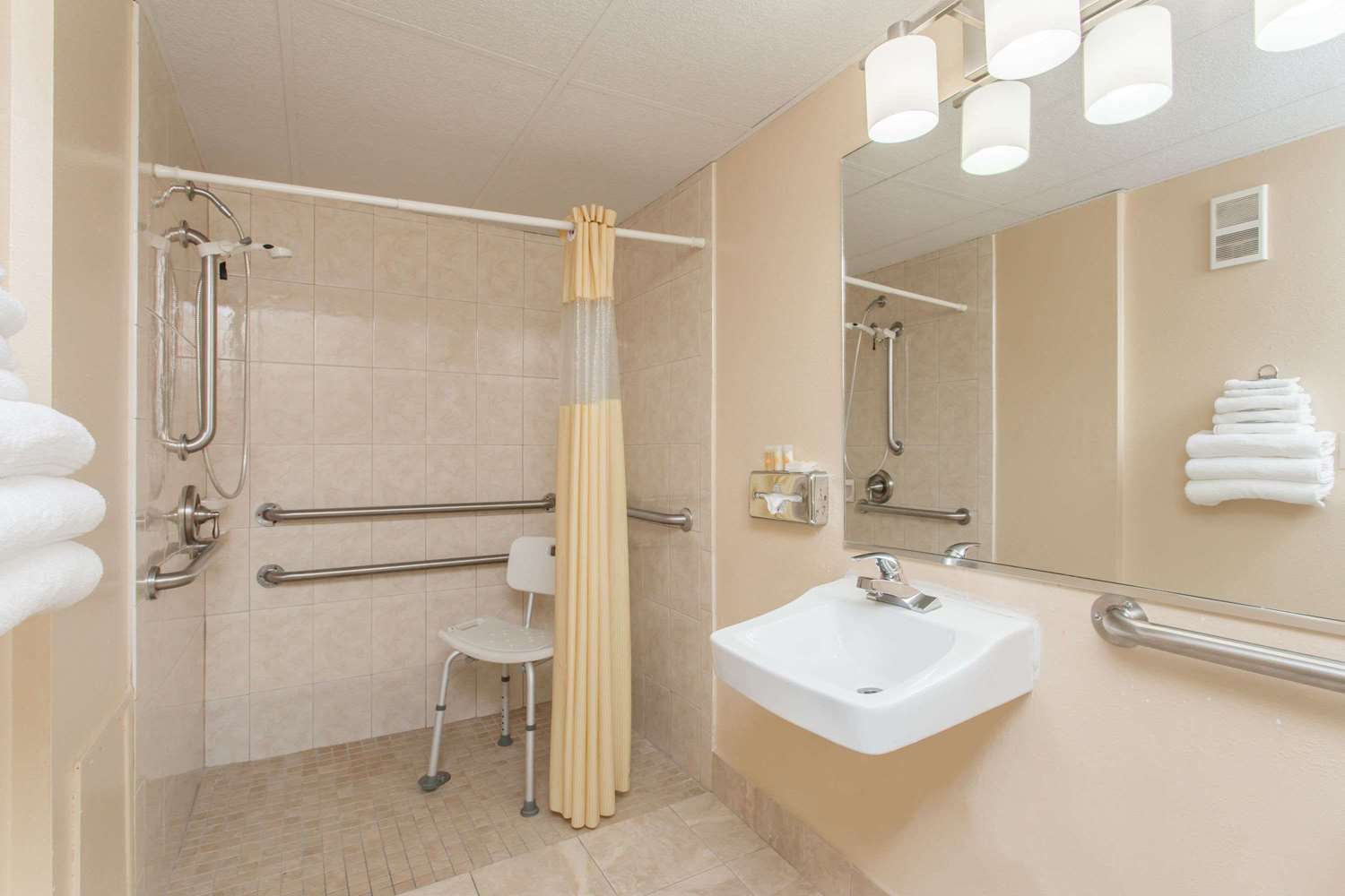 Days Inn by Wyndham Bradenton I-75 31/31