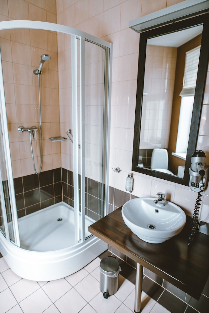 غرفة مفردة بسرير كوين، Hanza Hotel 3/6