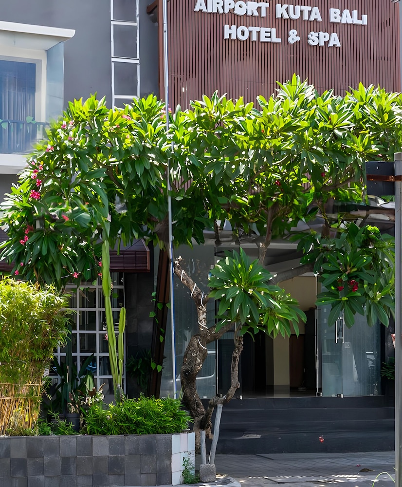 Super OYO 93765 Airport Kuta Bali Hotel in Tuban   (Bali)