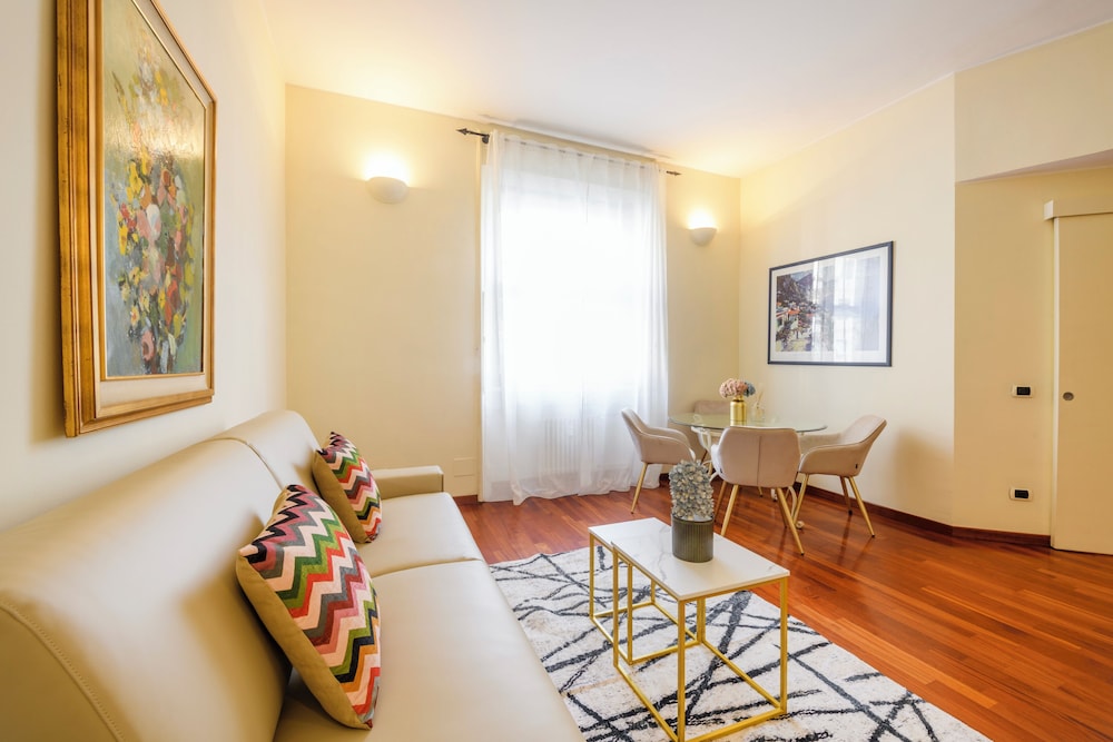 Milan Royal Suites Luxury Apartments 42/50