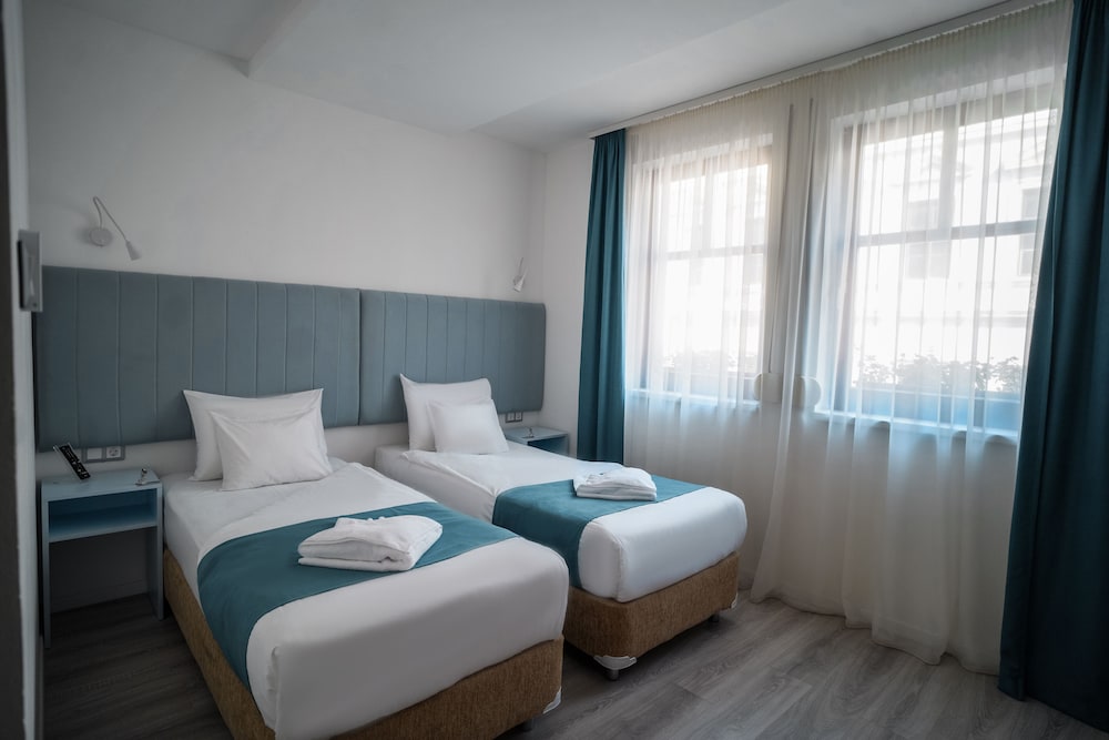 CIVITAS BOUTIQUE HOTEL 9/79