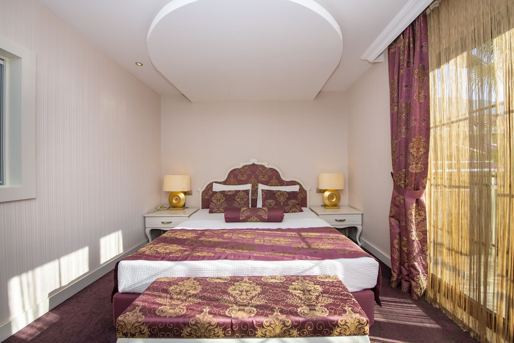 DELUXE, SUITE