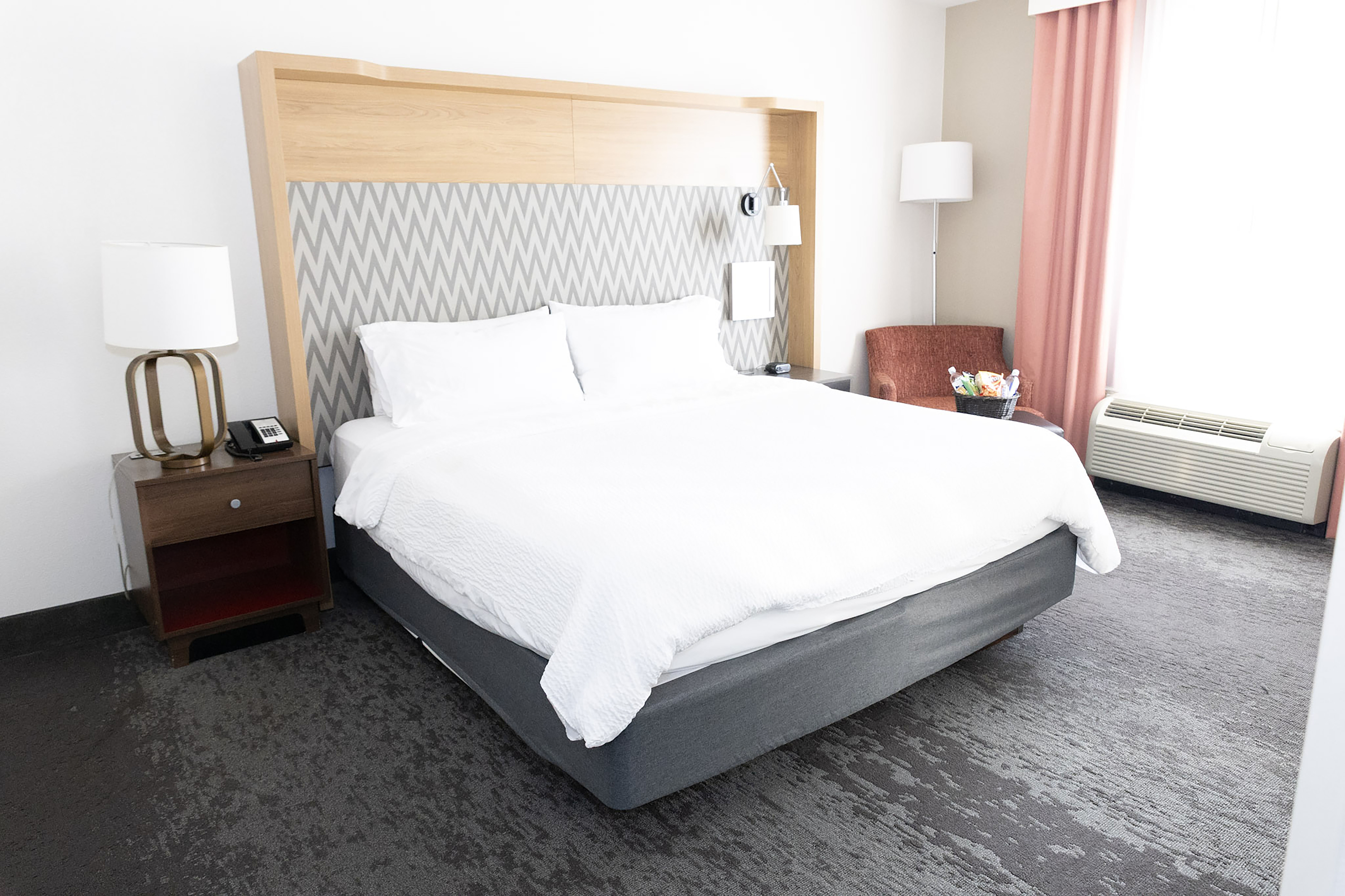 Holiday Inn Suites Memphis Wolfchase Galleria 28/79