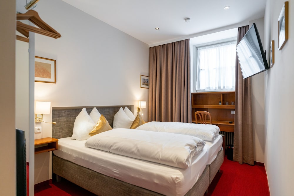 BASIC, KING BED