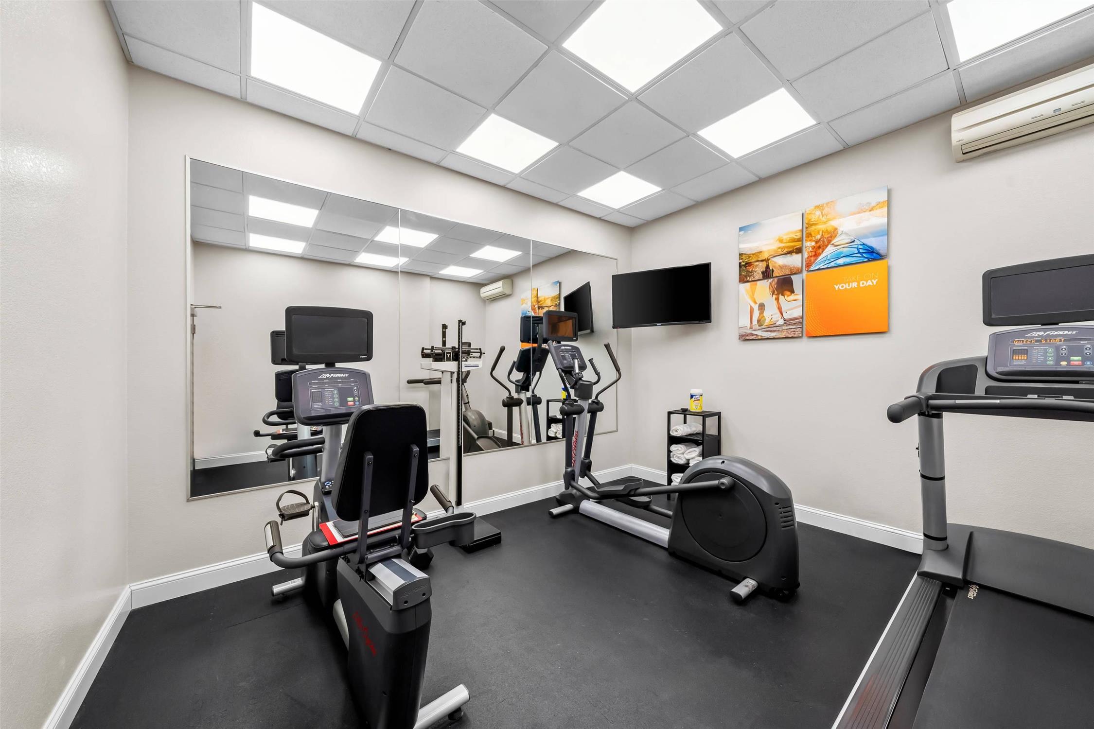 Comfort Inn & Suites Plainville-Foxboro 16/39