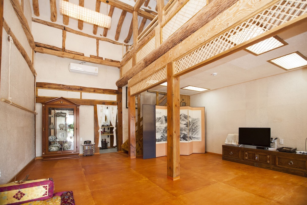 The Hanok 82/100