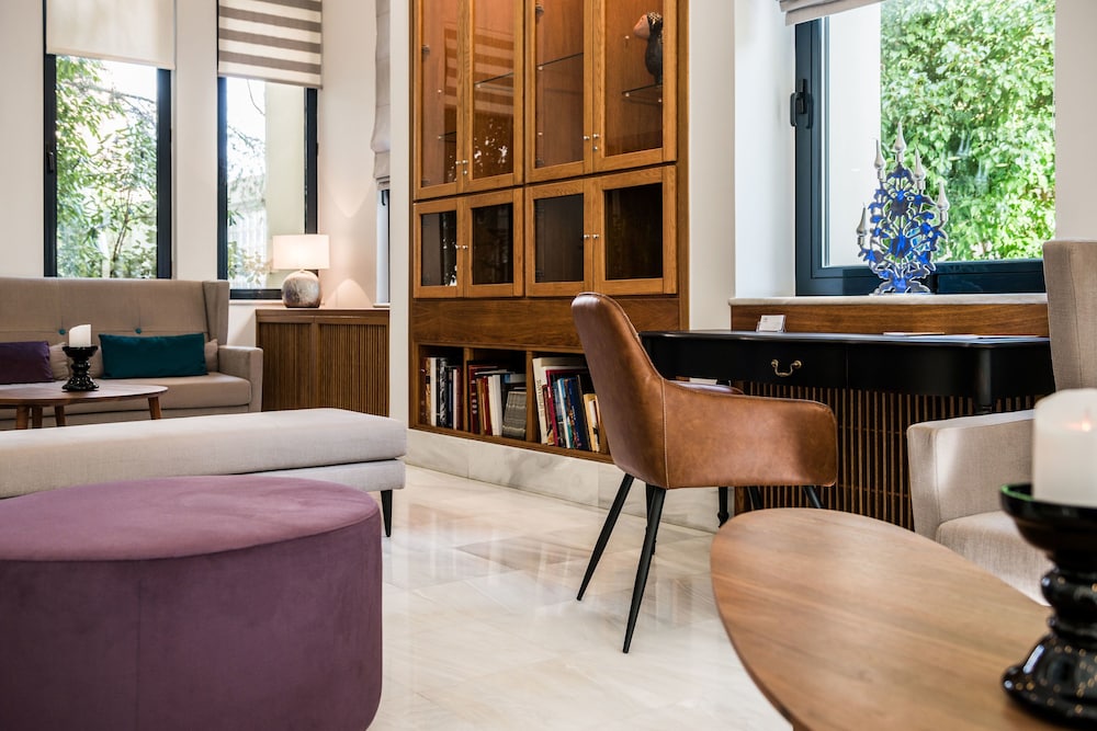 Avra City Boutique Hotel 36/43