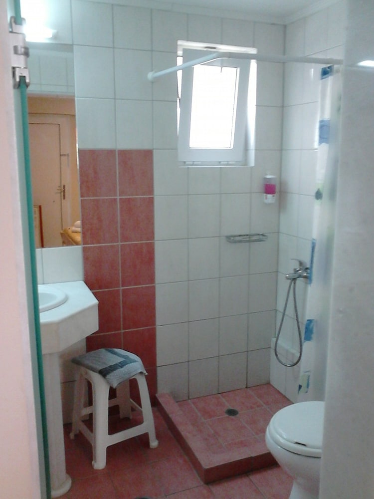 Frini Hotel 32/34