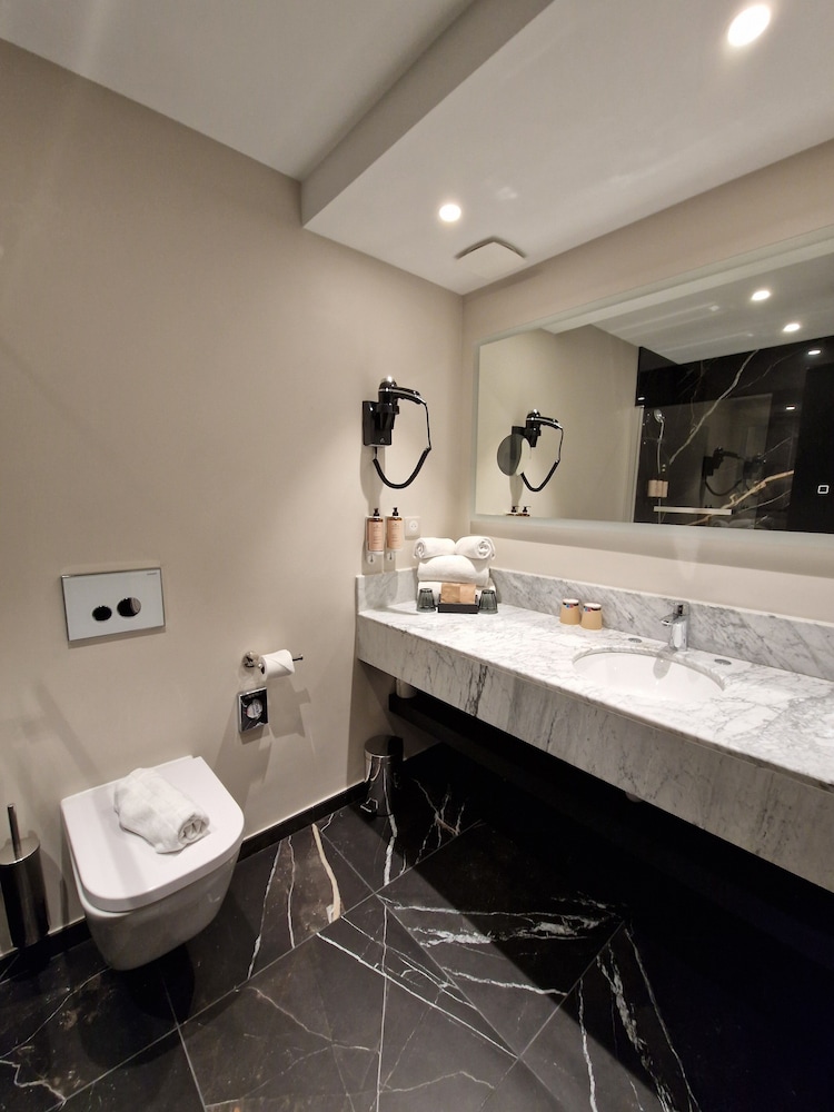 MERCURE ORLEANS CENTRE 62/62