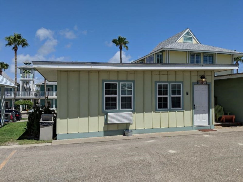 Seashell Village Resort 4/70