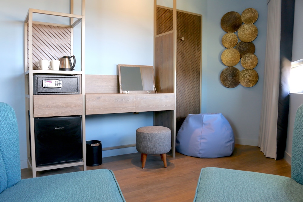 Hex Wildlife Hotel at Yorkshire Wildlife Park 24/36
