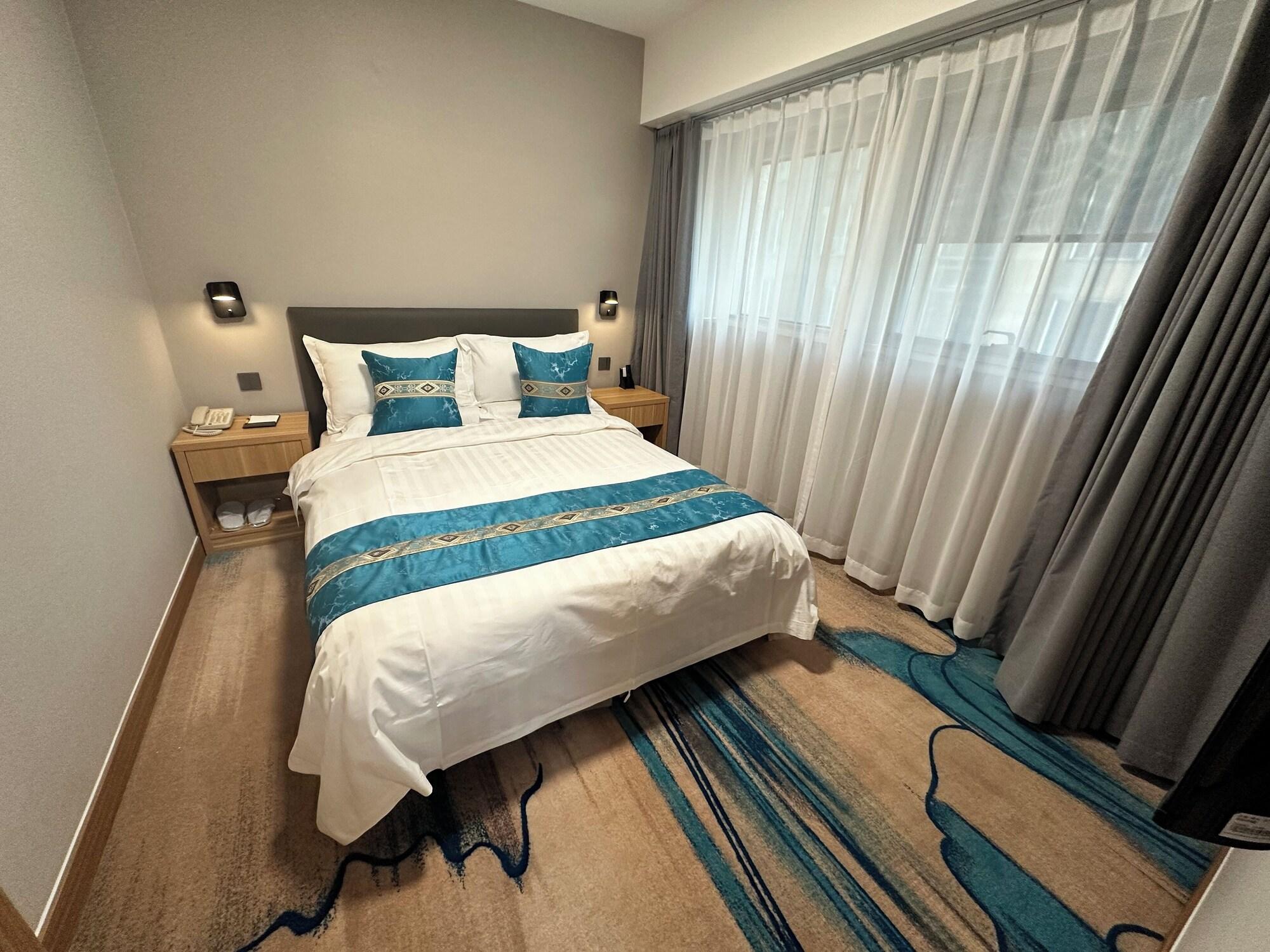 Renovated, Business, Suite