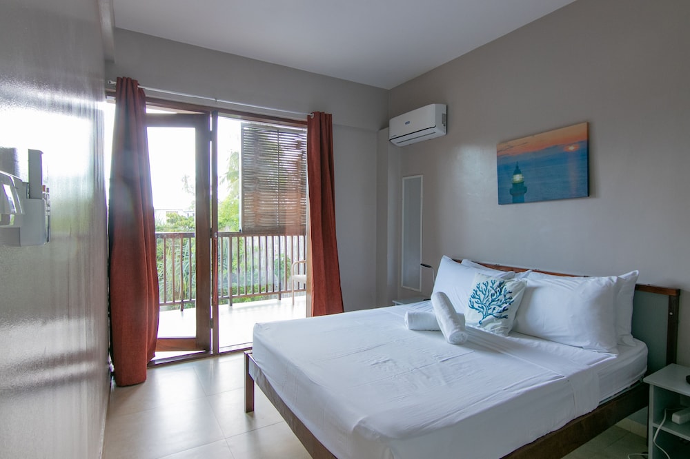 Reef Beach Resort 8/69