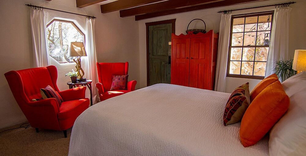 Old Taos Guesthouse Bed and Breakfast 11/69