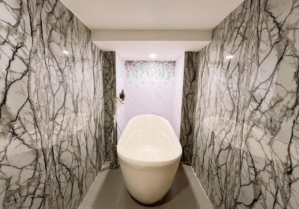 VERSE HOTEL CIREBON 72/72