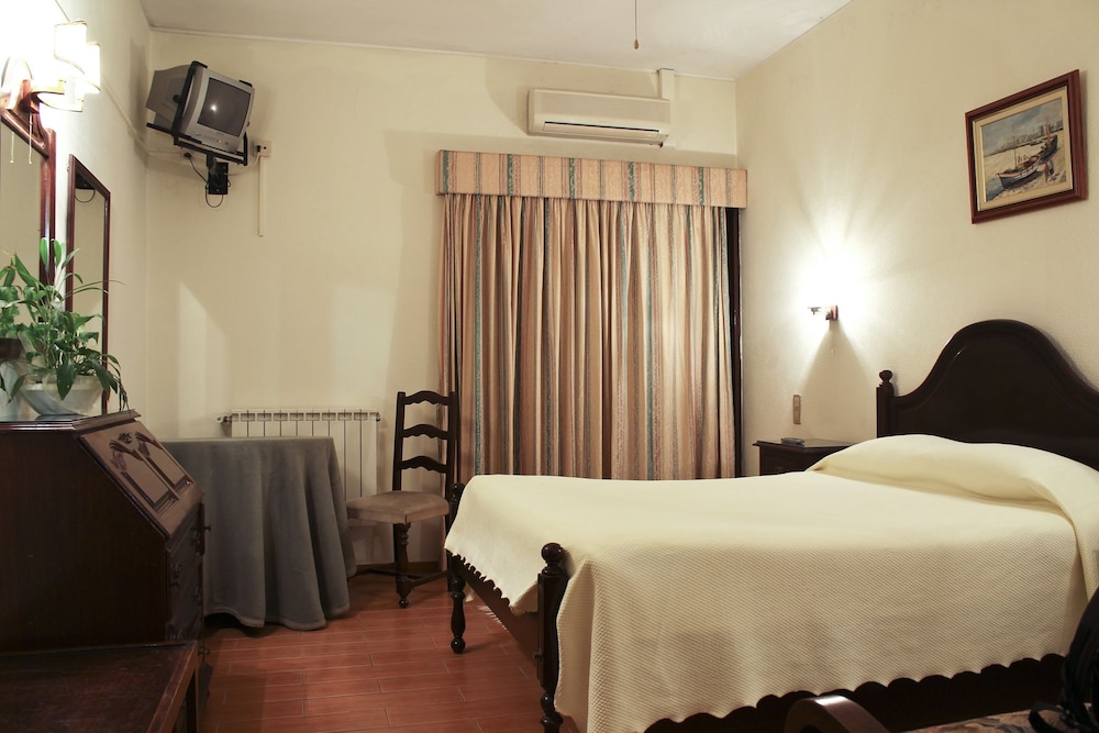 ROOM, SINGLE