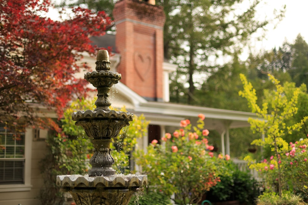 Inn at Occidental 2/50