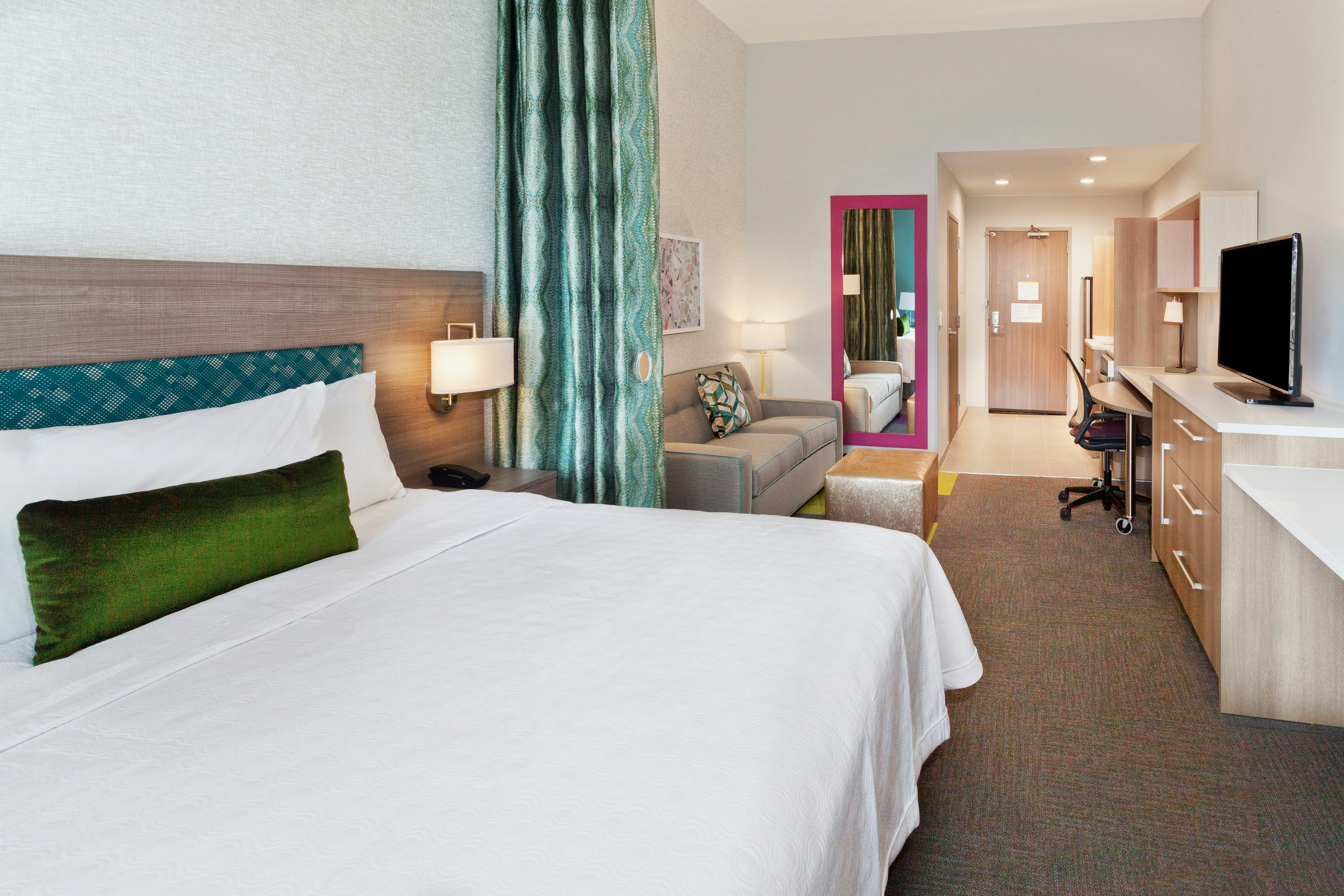 STUDIO, SUITE, KING BED