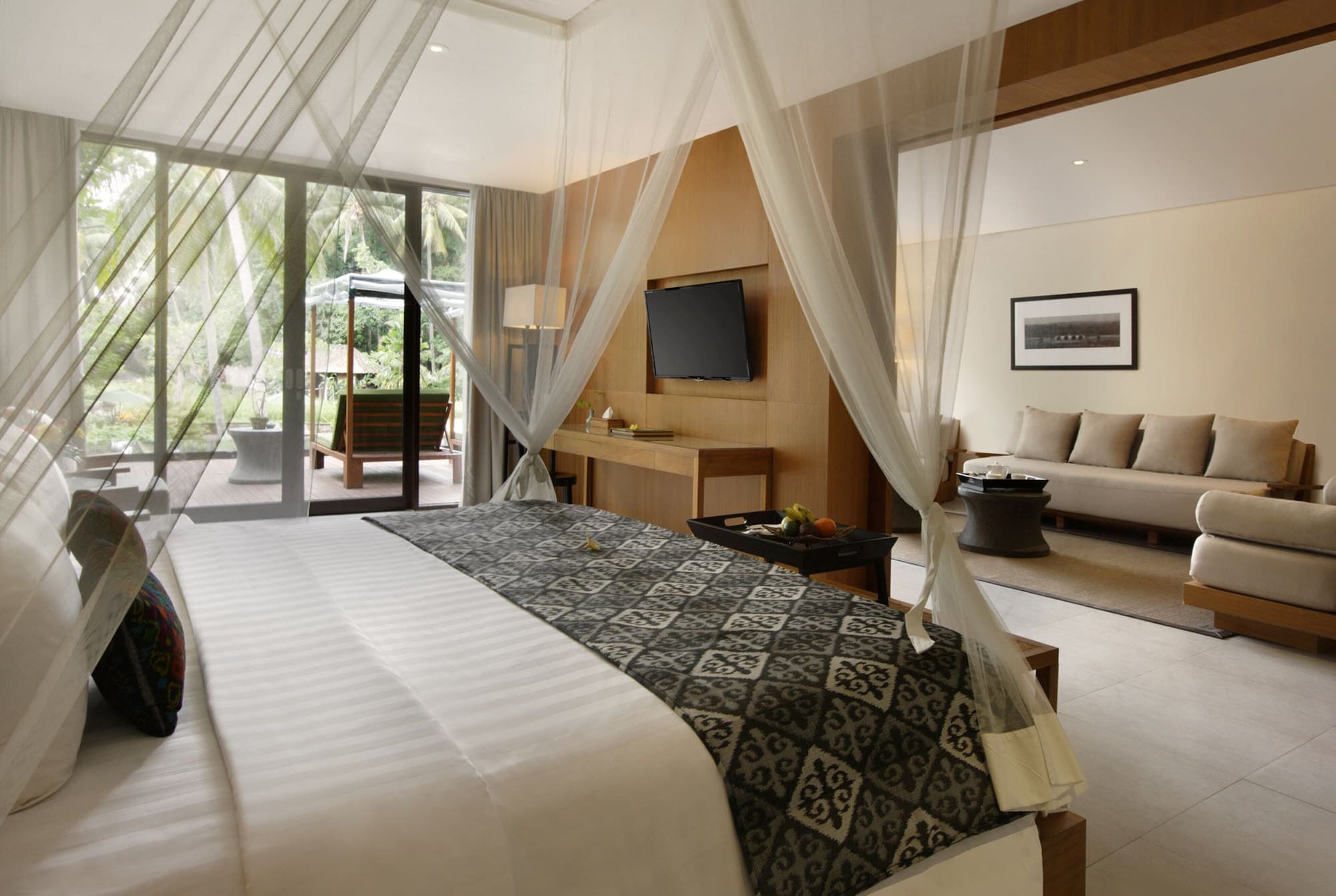 1 BEDROOM, SUITE