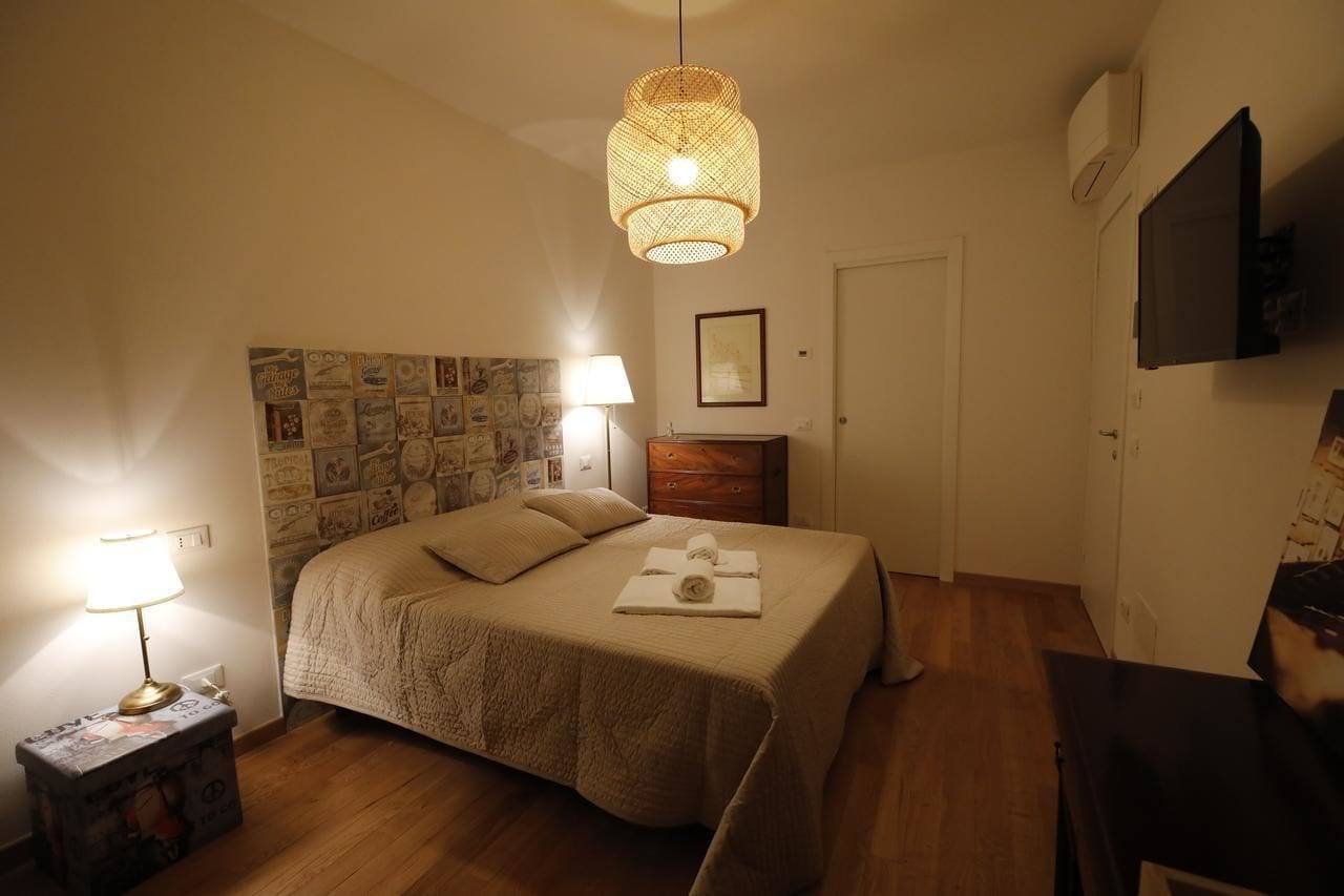 WESTERN, GREAT, DOUBLE BED
