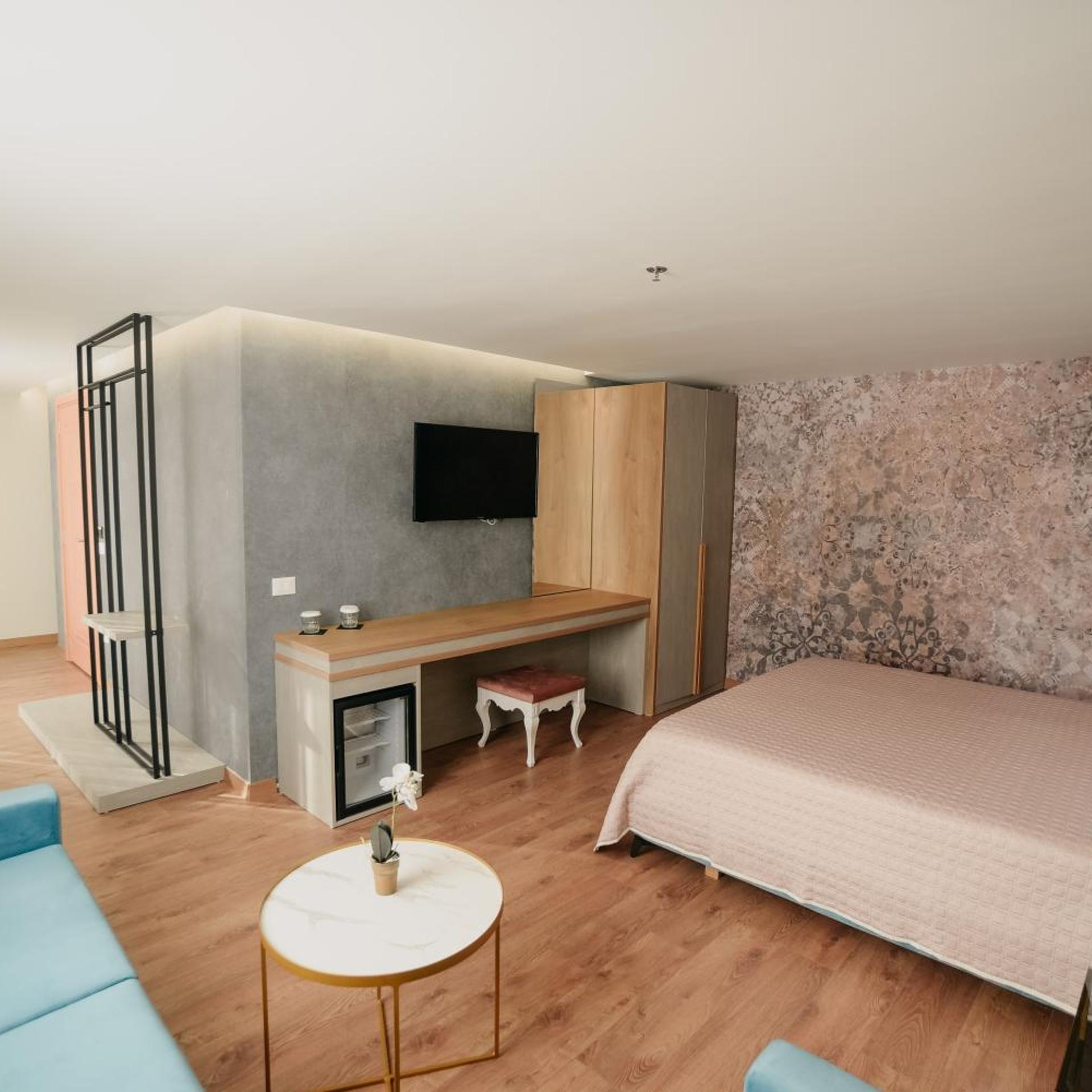 Martiness Hotel 79/92