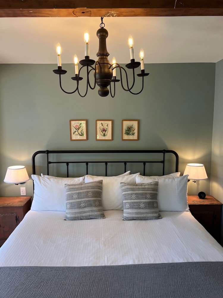 Jenner Inn 28/78