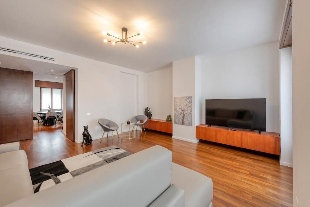 غرفة مع أريكة، Milan Royal Suites Luxury Apartments 3/6