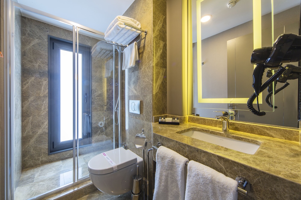 The City Suites 56/61