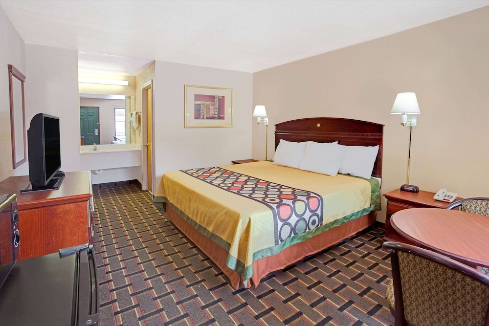 Room, King Bed, Smoking, Accessible
