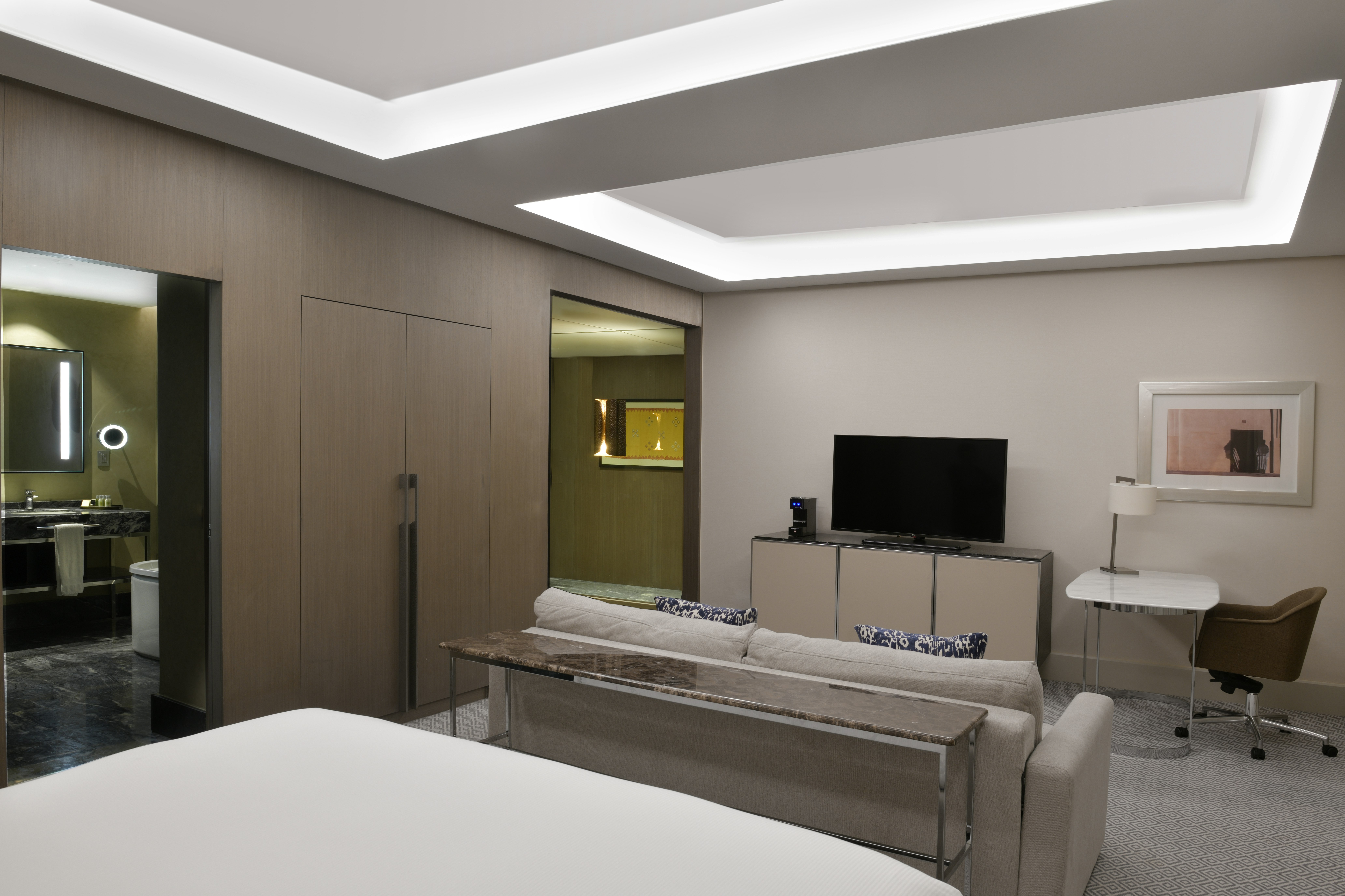 JUNIOR SUITE, KING BED