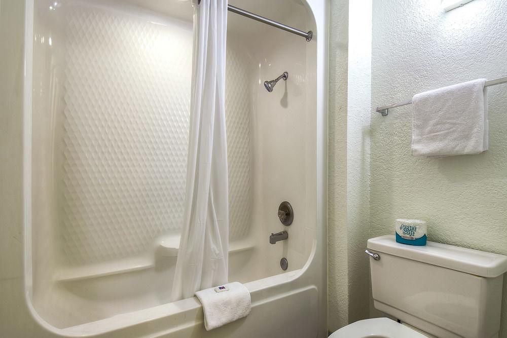 Beach Side Inn Anaheim 22/24
