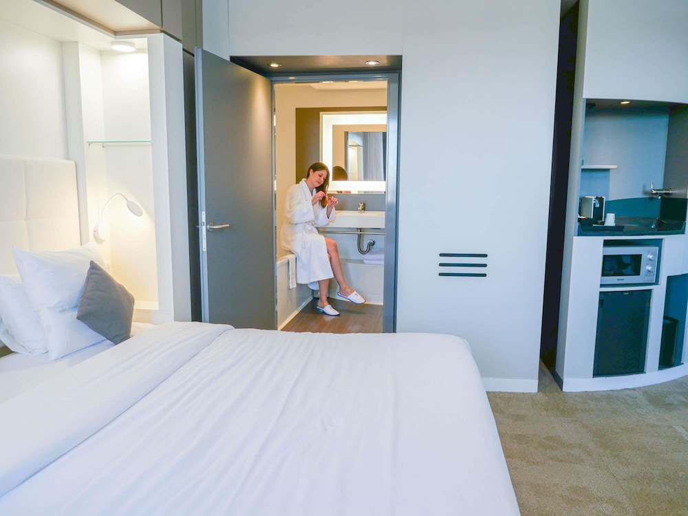 SUPERIOR, SUITE, MULTIPLE BEDS