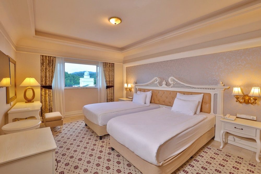 Family Suite, Deluxe, 1 Double and 3 Single Beds