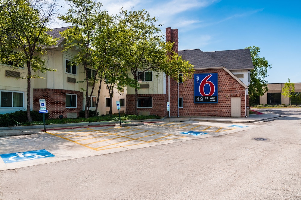 Motel6 Arlington Heights, IL - Chicago North Central 35/42