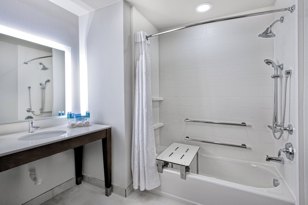 Standard, 2 Queen Beds, Accessible, Holiday Inn Express & Suites Round Rock - Austin N 3/5