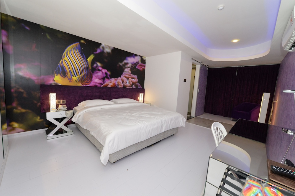 Unic Hotel 12/39