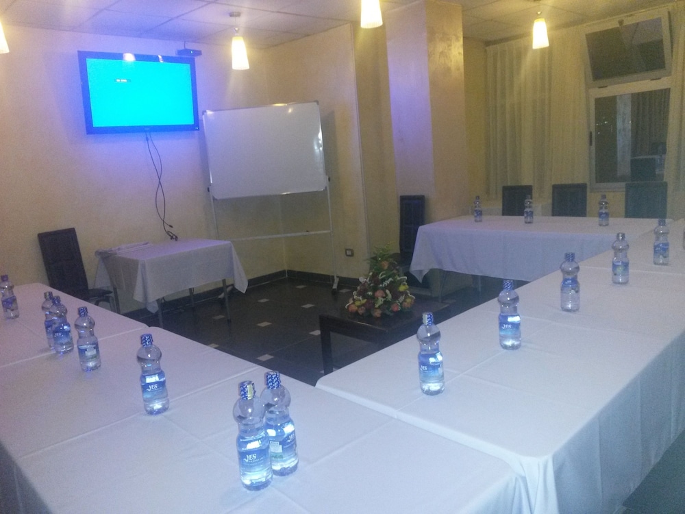 Oasis Hotel Apartment 50/57