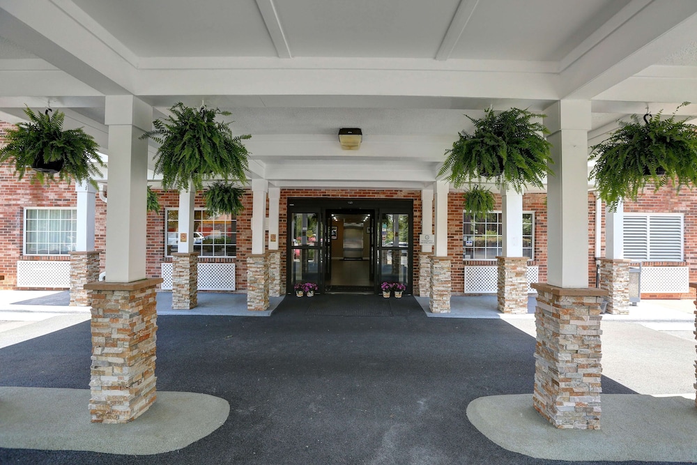 Country Inn & Suites by Radisson, Charlotte I-85 Airport, NC 7/47