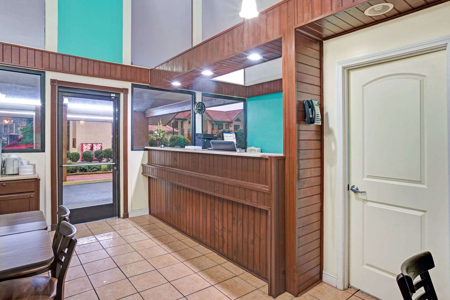 Super 8 by Wyndham Downtown Gatlinburg at Convention Center 10/23