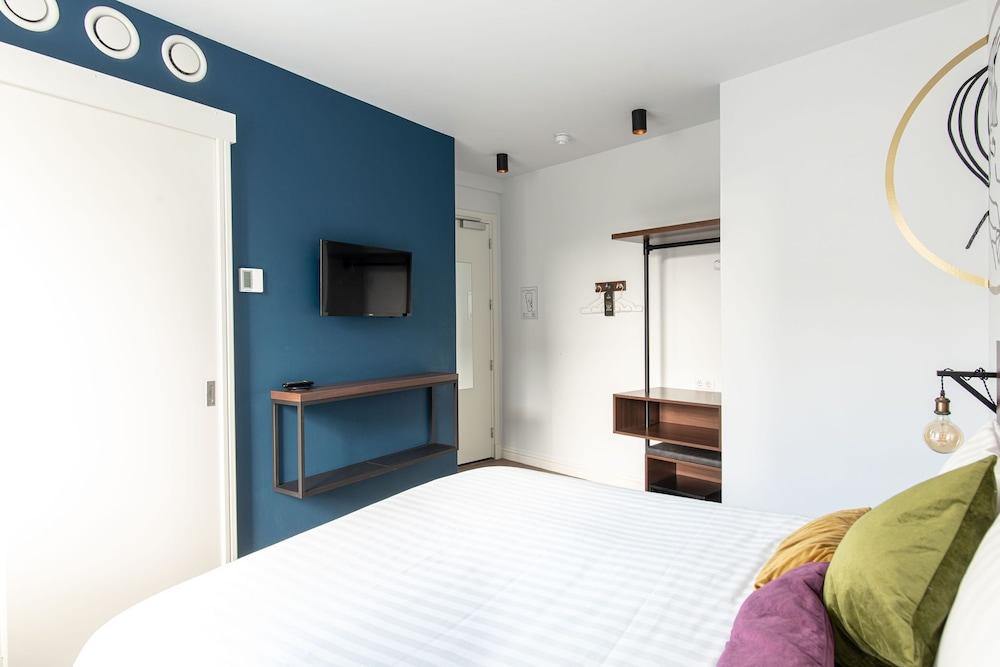 GRAND, DOUBLE BED