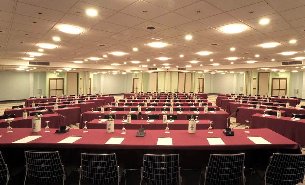 Albornoz Palace Hotel 57/71