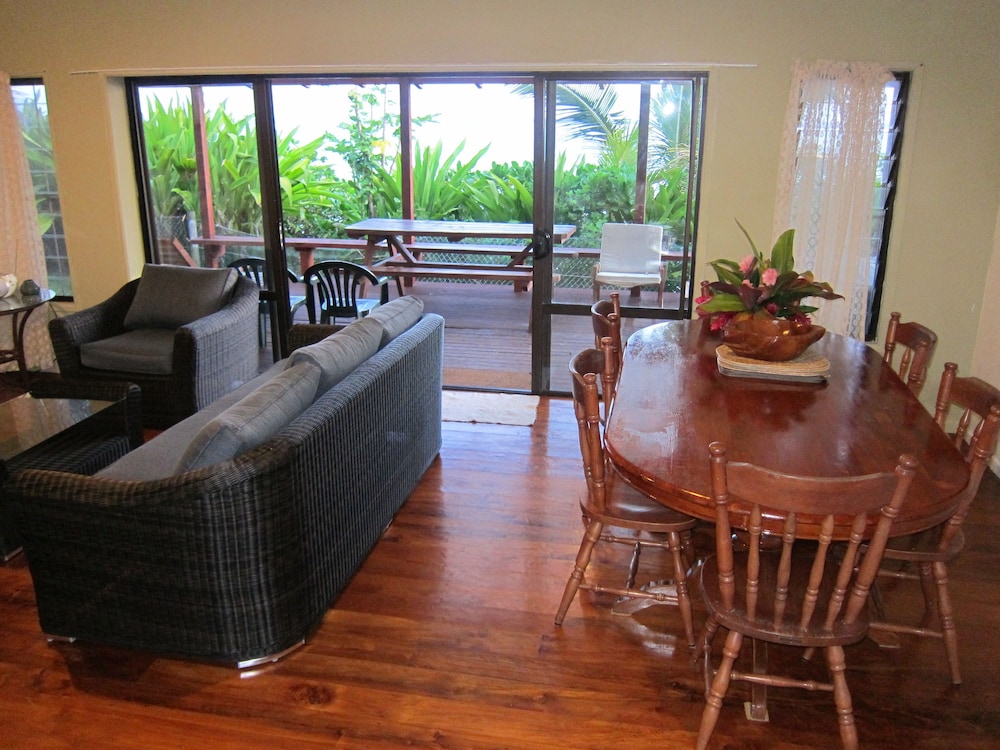 Raina Beach Apartments 60/71