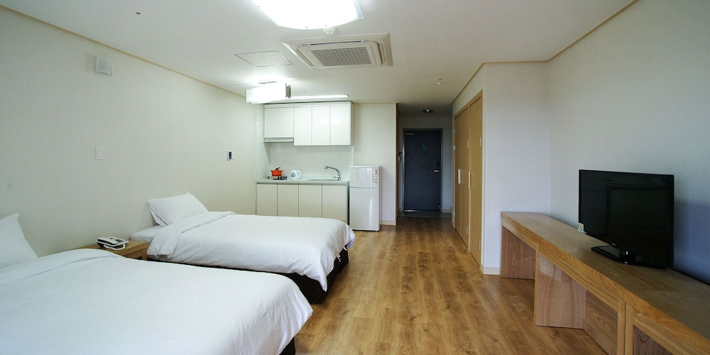 Hi Jeju Hotel 12/50