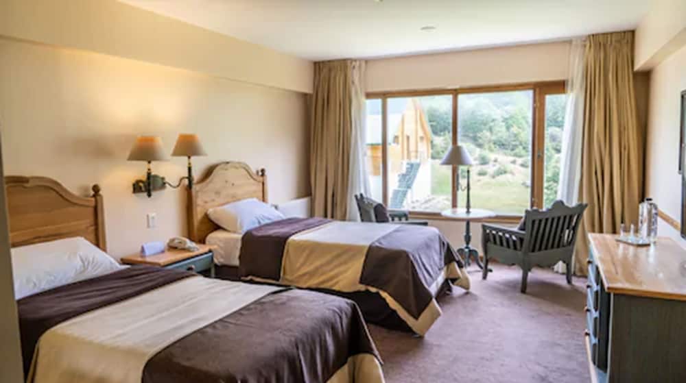 SUPERIOR, TWIN BEDS, GLACIER VIEW
