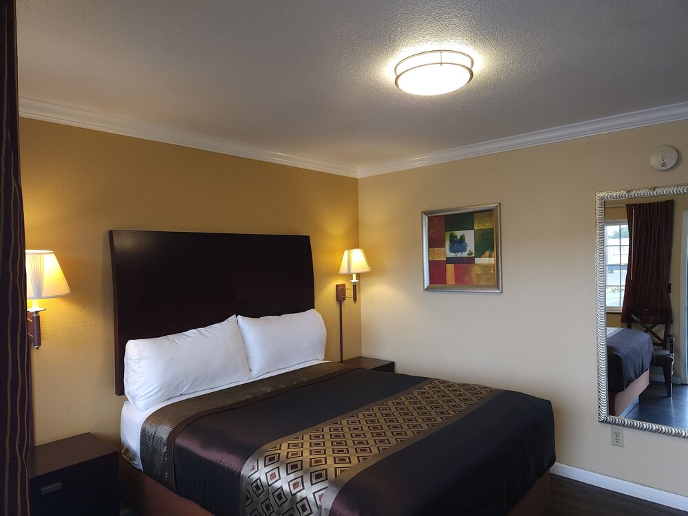 Galaxie Motel 12/30