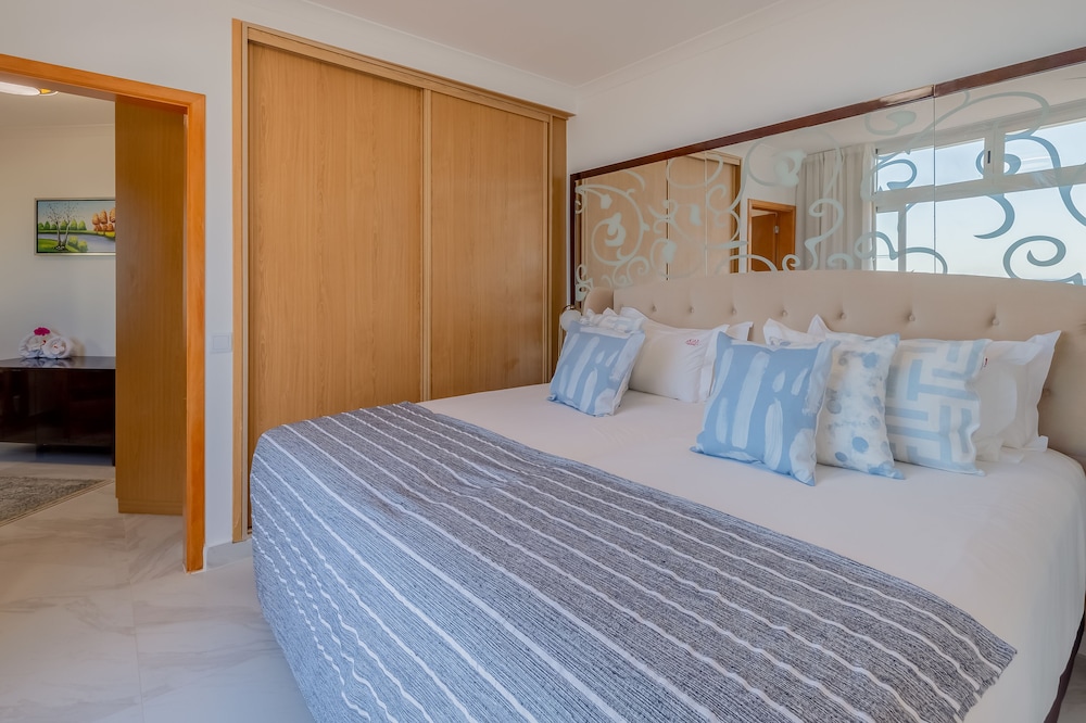 Monicca Collection Suites and Residences 39/74