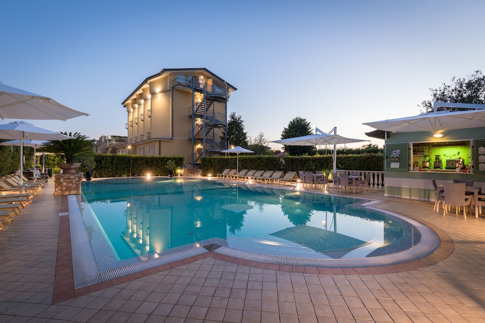 Hotel Villa Tiziana 44/50