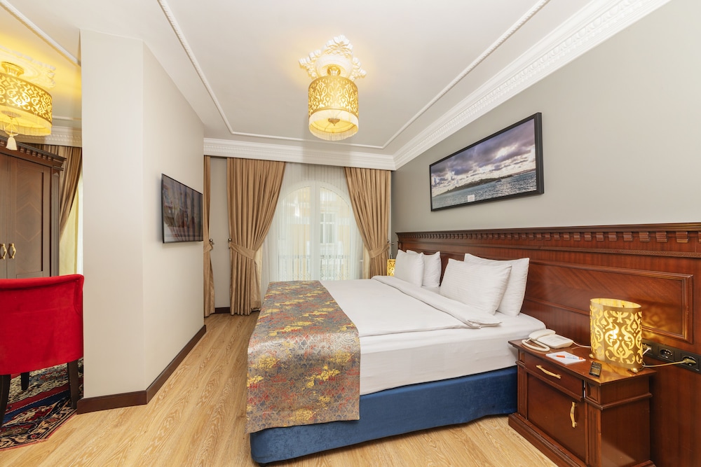 DELUXE, DOUBLE BED