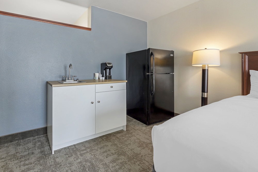 Seaport Inn and Suites 38/38